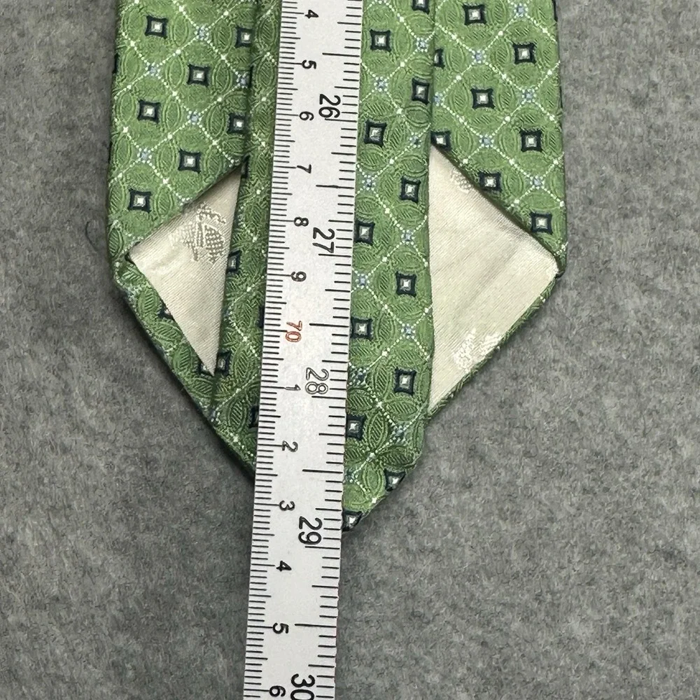 Brooks Brothers Green Silk Geometric Tie Classic Neat‎ Pattern 58x3.4in